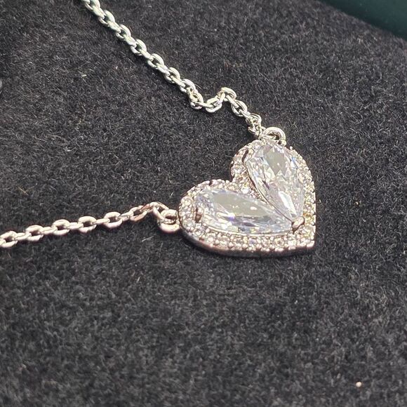 🔥⏭️NIB White Gold Plated Cubic Zirconia Heart Pendant Necklace - Picture 13 of 15